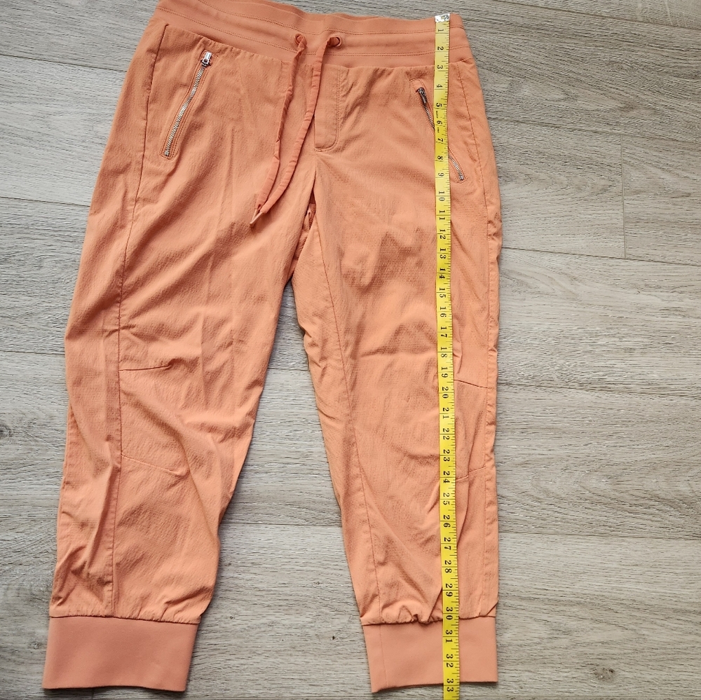 Athleta Trekkie North Crop 23" Jogger Womens 10 Dusty Apricot - Picture 7 of 10